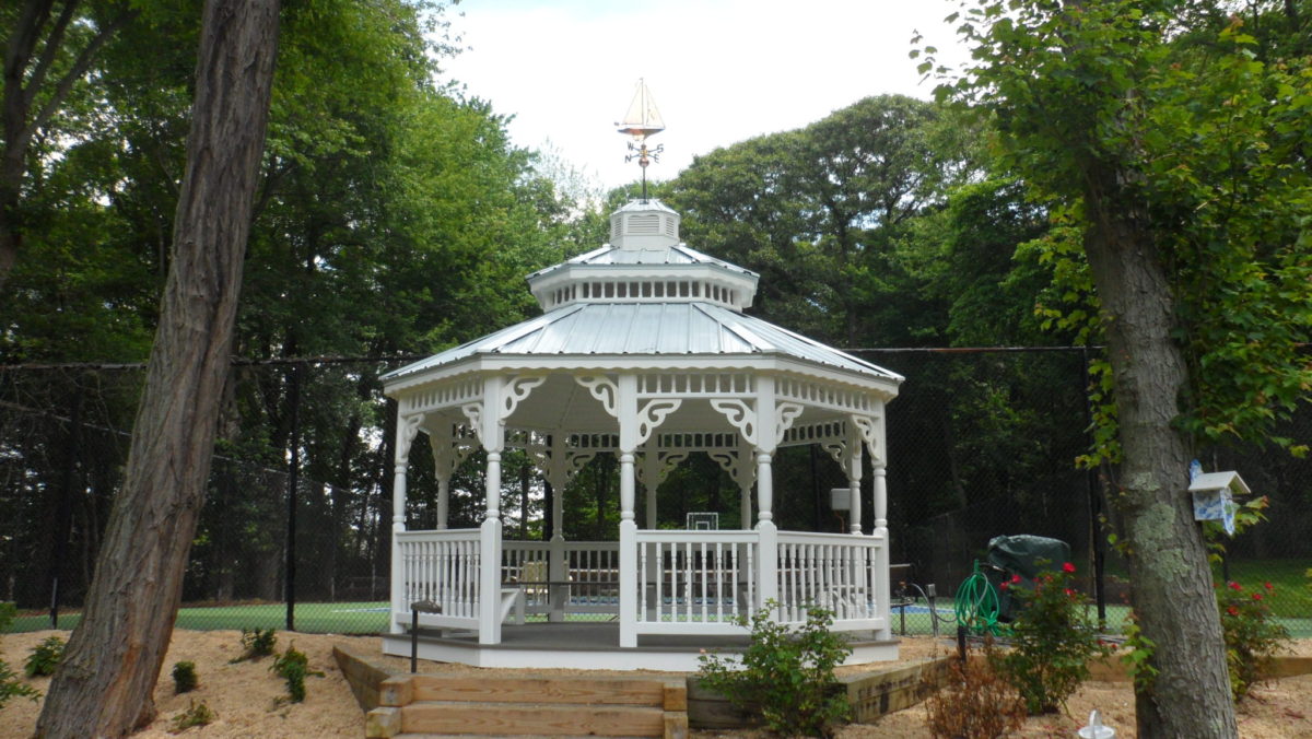 16' Wood Octagon, Deluxe Rails, Victorian Braces, Evergreen Metal Roof