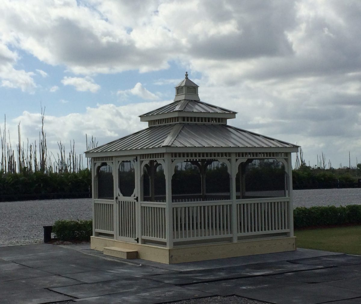 12' x 14' Wood Rectangle, Square Rails, Clay Metal Roof